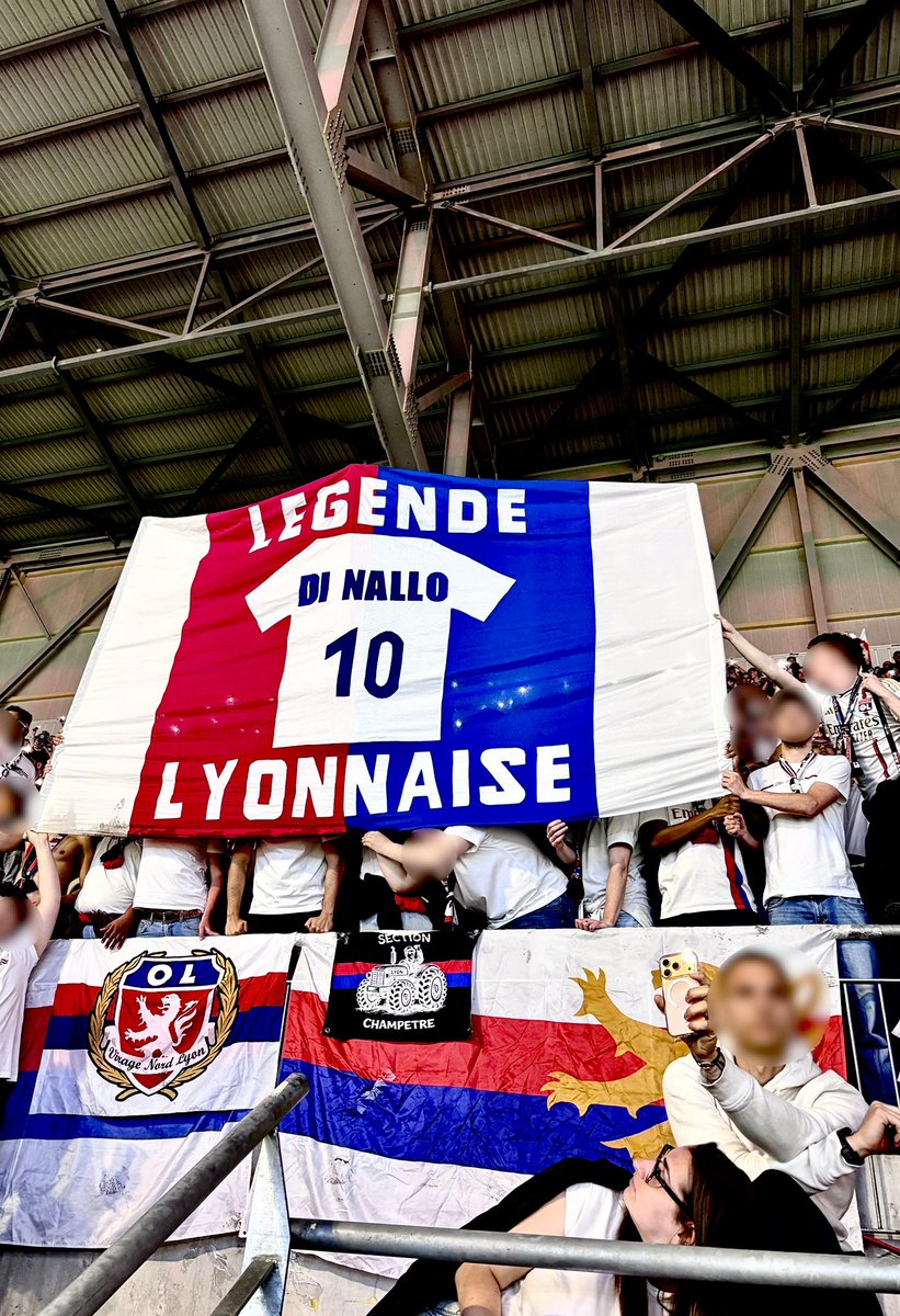 p2l69's tweet photo. Légende lyonnaise ⭐️ https://t.co/mJBBdPikZx