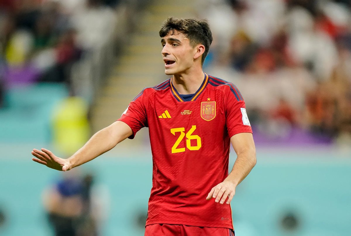 Barca_Buzz's tweet photo. 🎙️| Pedri on what advice he would give to the young players for this world cup... 

🗣️: "To enjoy the World Cup; it’s a one-of-a-kind experience and completely different from the other competitions they’re used to playing in. The whole world is watching this tournament, it’s a special event that happens only once every four years, and they won’t get many chances to play in it during their careers. Since, I’ve already had the chance to play in a previous edition, my advice to them is to enjoy every moment, no one knows which one will be their last. I’d especially like to mention Lamine; I advise him to enjoy it." #FCB 🇪🇸