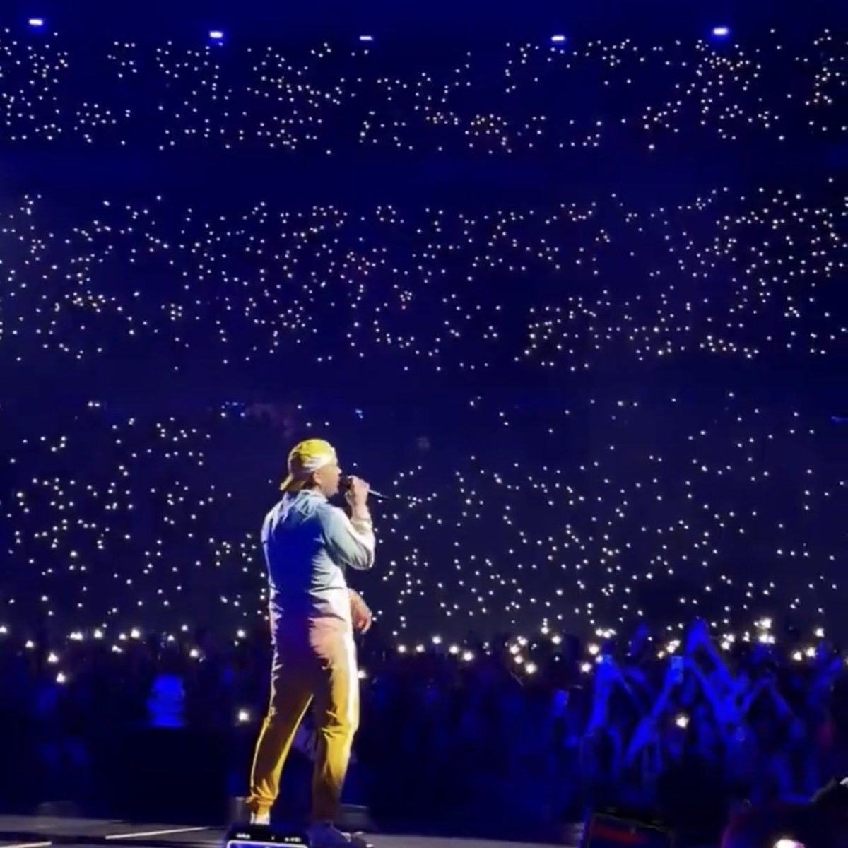 momodetp's tweet photo. Dire qu’à l’époque Jul il était très haï, jalousé, critiqué.
Aujourd’hui, Jul réuni des milliers de personnes à son concert. L’évolution est remarquable.
Les jaloux peuvent toujours parler mais ils ne pourront pas masquer son talent.
Team Jul à vie ✨ https://t.co/bSW4DcpfkY