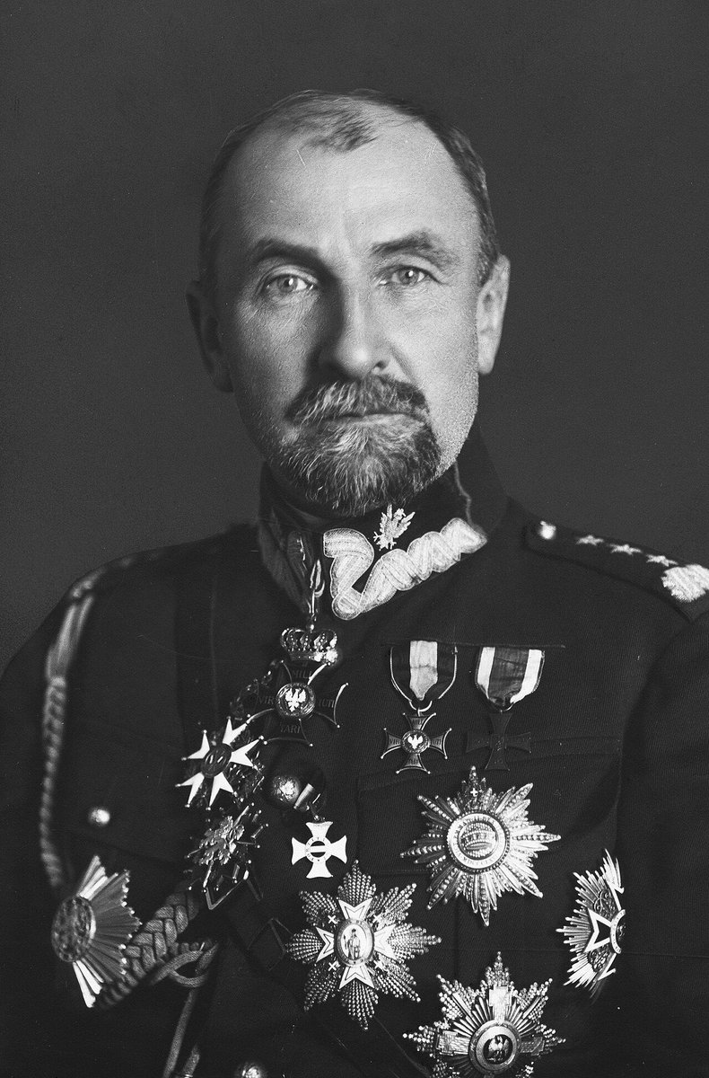 P9Romanek's tweet photo. 19 maja 1866 roku, czyli 160 lat temu na świat przyszedł Tadeusz Jordan Rozwadowski. 
Generał broni Wojska Polskiego, szef Sztabu Generalnego Wojska Polskiego w czasie bitwy warszawskiej. 
W maju 1926 podjął walkę z oddziałami Józefa Piłsudskiego podczas przewrotu majowego. 
Po schwytaniu, Rozwadowskiemu podstawiono bezpodstawne zarzuty finansowe, których nigdy nie udowodniono. 
Zmarł 18 października 1928 roku w Warszawie. 
Cześć Jego Pamięci!🇵🇱
