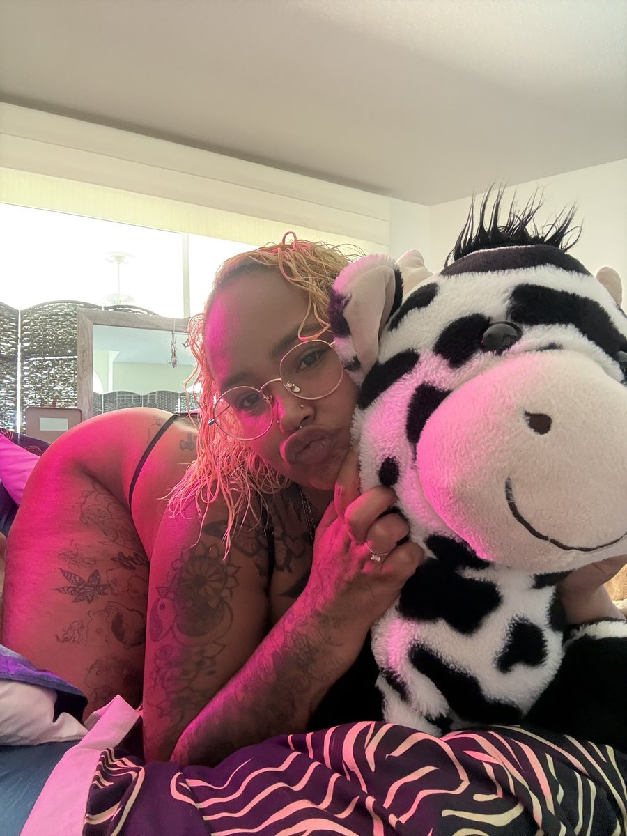 MARY0NNACR0SS's tweet photo. “Bitch I’m a cow bitch I’m a cow 
I’m not a cat. I don’t say meow”-Doja Cat https://t.co/kDz7AegZzh