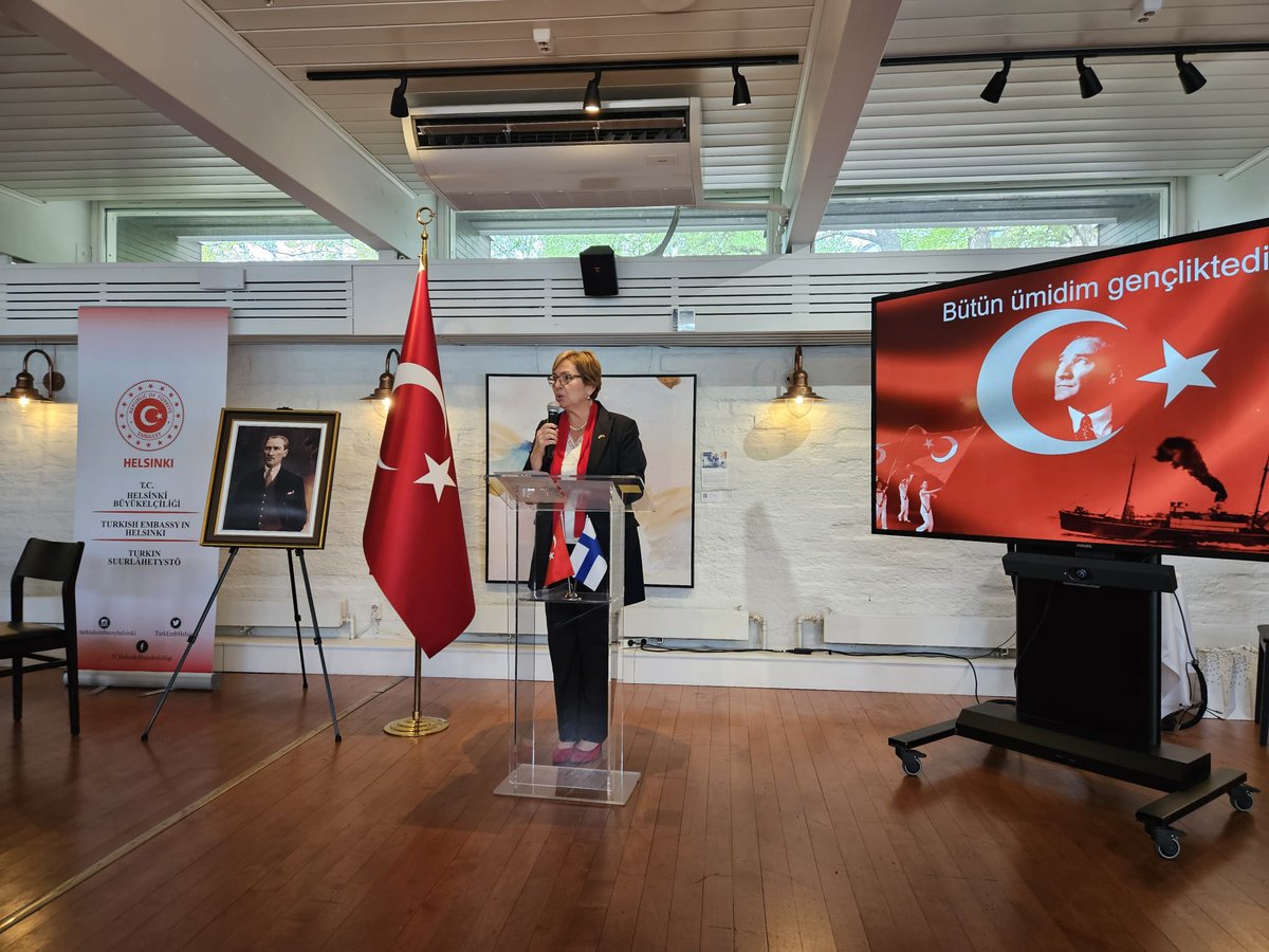 TC_HelsinkiBE's tweet photo. 19 Mayıs Atatürk’ü Anma, Gençlik ve Spor Bayramı kutlamamızda bu yıl Finlandiya’daki gençlerimizi teknoloji ve girişimcilik ekosisteminde küresel başarılara imza atmış gurur kaynağımız olan Türk yöneticilerle buluşturduk. https://t.co/f46348sosI