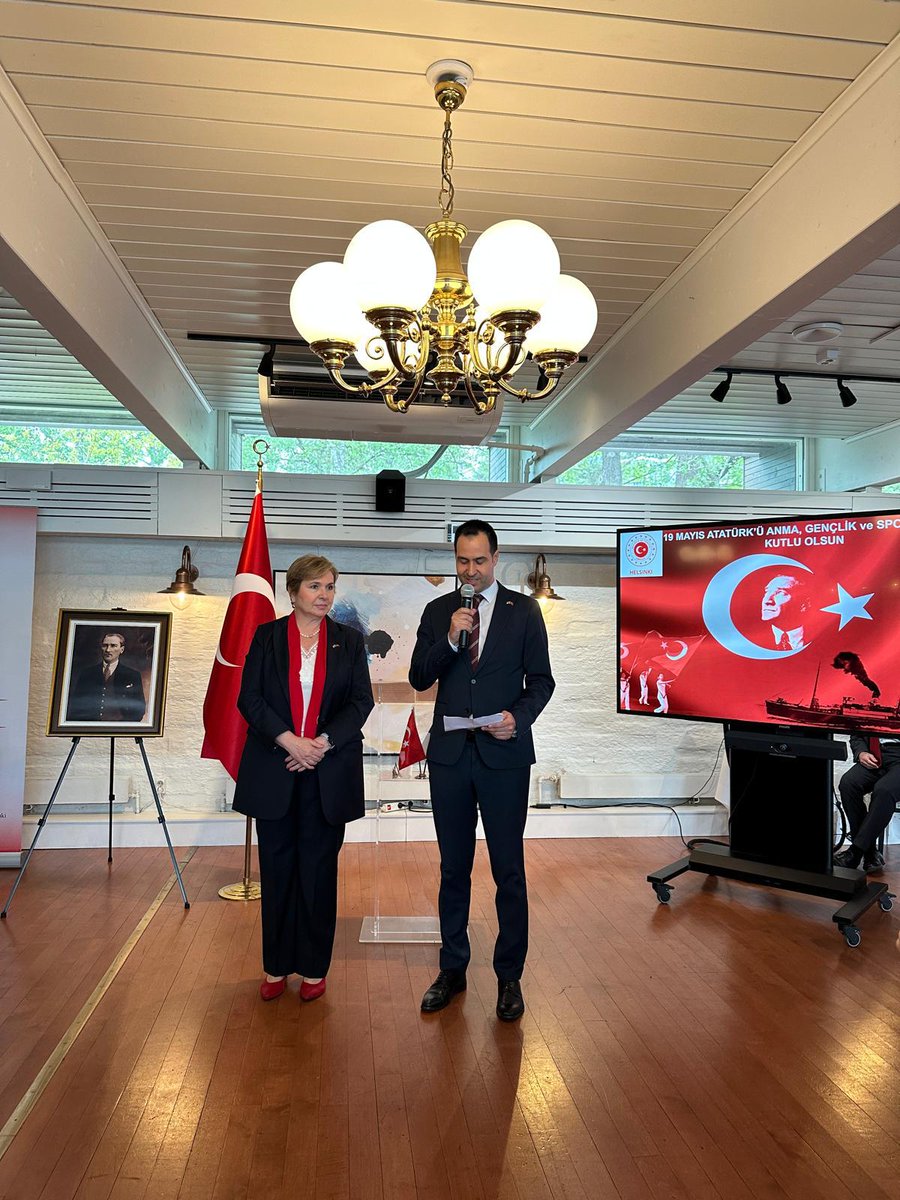 TC_HelsinkiBE's tweet photo. 19 Mayıs Atatürk’ü Anma, Gençlik ve Spor Bayramı kutlamamızda bu yıl Finlandiya’daki gençlerimizi teknoloji ve girişimcilik ekosisteminde küresel başarılara imza atmış gurur kaynağımız olan Türk yöneticilerle buluşturduk. https://t.co/f46348sosI