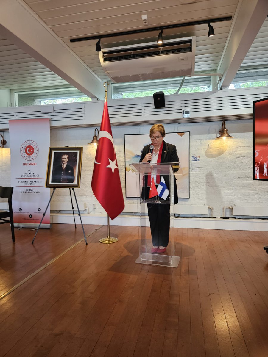 TC_HelsinkiBE's tweet photo. 19 Mayıs Atatürk’ü Anma, Gençlik ve Spor Bayramı kutlamamızda bu yıl Finlandiya’daki gençlerimizi teknoloji ve girişimcilik ekosisteminde küresel başarılara imza atmış gurur kaynağımız olan Türk yöneticilerle buluşturduk. https://t.co/f46348sosI