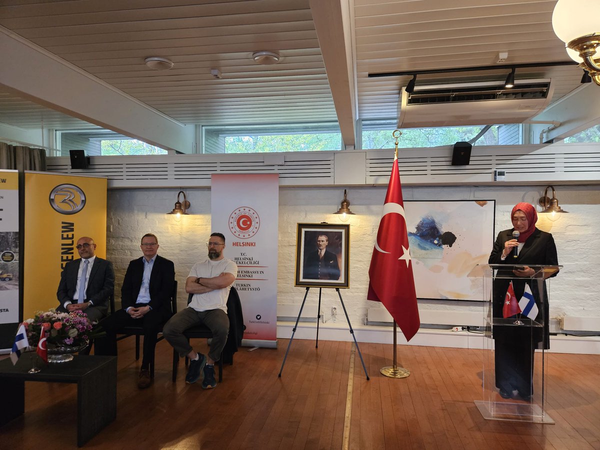 TC_HelsinkiBE's tweet photo. 19 Mayıs Atatürk’ü Anma, Gençlik ve Spor Bayramı kutlamamızda bu yıl Finlandiya’daki gençlerimizi teknoloji ve girişimcilik ekosisteminde küresel başarılara imza atmış gurur kaynağımız olan Türk yöneticilerle buluşturduk. https://t.co/f46348sosI