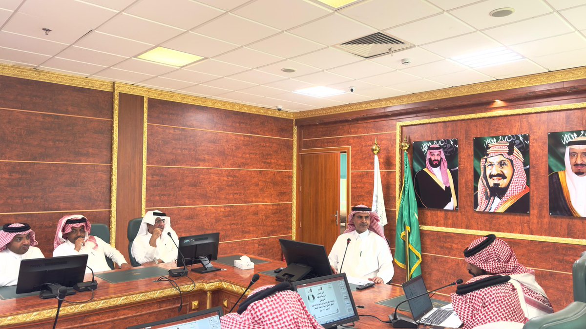 ar_municipality's tweet photo. نظمت إدارة المراجعة الداخلية
بـ #بلدية_أحد_رفيدة إجتماعاً
بمدراء العموم و رؤساء الاقسام بمناسبة :
#الشهر_العالمي_للمراجعة_الداخلية 
للتوعية بالمراجعة الداخلية والتعريف بأهميتها وأهدافها للمساهمة في النهوض بمستوى العمل البلدي والمحافظة على المال العام وتحقيق أعلى معدلات الكفاءة . https://t.co/kl3aNWtUpN