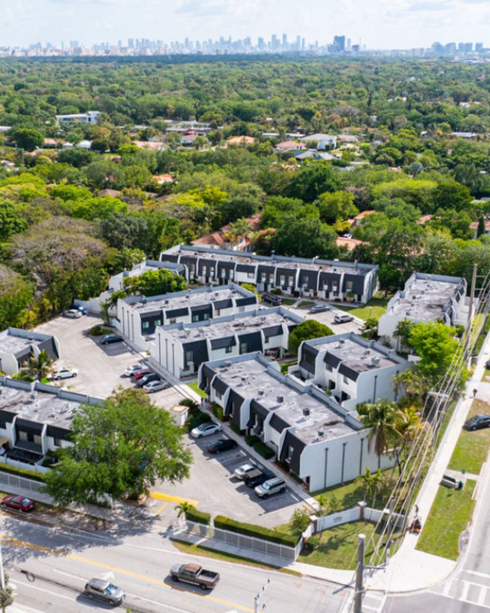 JeffCorriolan's tweet photo. this South Miami townhouse offers comfort, style, and a prime location all in one. 🔑

DM for more details or to schedule a private showing.

#JustListed #SouthMiami #MiamiRealEstate #TownhomeLiving

(3/3) https://t.co/Z20ZYIxLkL