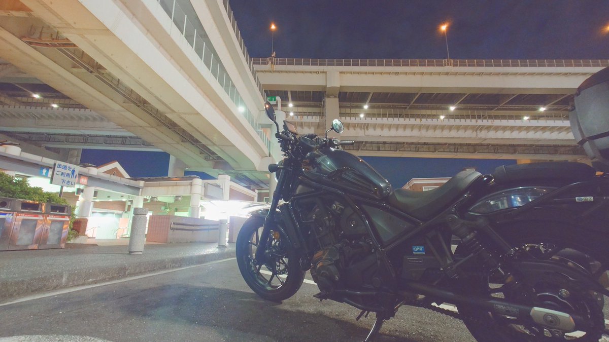 igari1932's tweet photo. ミッドナイトツーリング0339
首都高湾岸線大黒PA
ここも平日夜は静かだ
横羽線からぐるっとまわってきたが、大師料金所撤去作���で大師PAはしばらく閉鎖になってた
#レブル1100
#Rebel1100 https://t.co/9KRMobt0GA