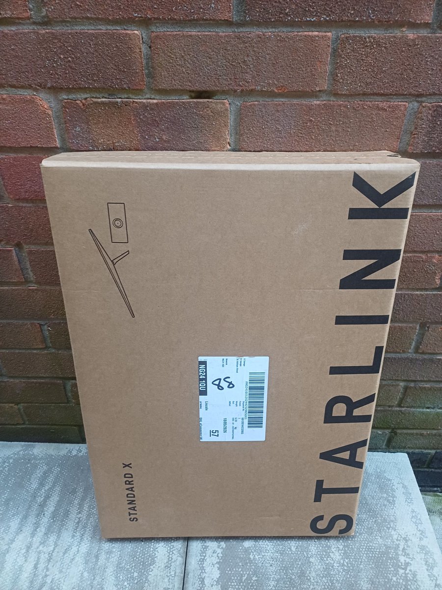 GorillaManFitn1's tweet photo. The second delivery of the Starlink order with the support of Community Co-ordinator Newark &amp; Notts has arrived this afternoon 💪📡 #Starlink #StarlinkEverywhere #CoopCommunity #CoopCommunityFund #CommunityProject https://t.co/PtVAMDLSz3