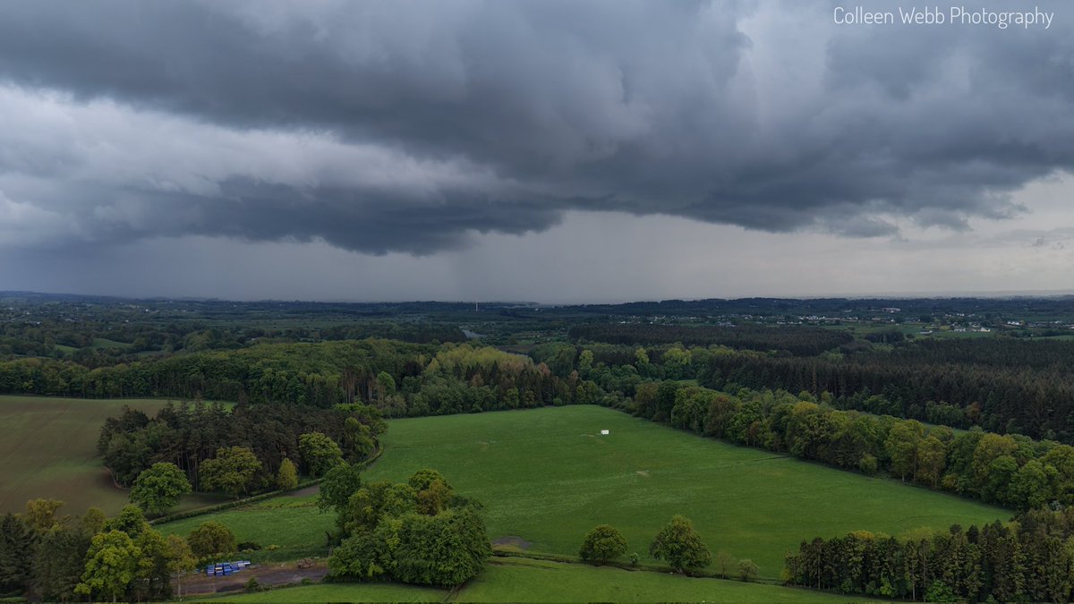 ColleenWebb0's tweet photo. It was an afternoon of heavy showers and thunderstorms in places this afternoon. These were taken in Portglenone earlier. @barrabest @bbcniweather @WeatherCee @Louise_utv https://t.co/B8n0olH3ZU