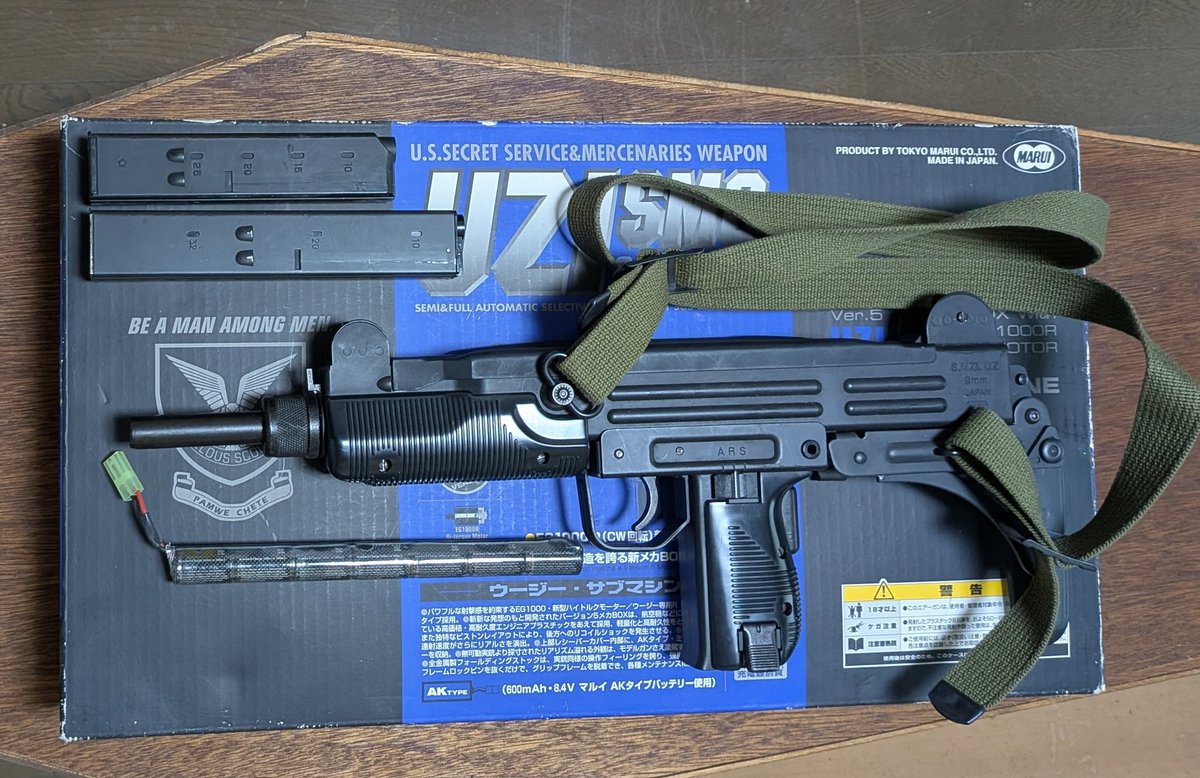 Ozm33911's tweet photo. #俺の東京マルイ　UZI．SMG 
メルカリで¥25000で「作動未確認」の物を購入。ビクとも動かなかった😓パドックでの修理の工賃¥27000。リボ電を使用したらメカボ修理不能と言われた。ワイルドギースごっこで１回使っただけで専用電池が成仏😇しばらく銃を埋葬。アマゾンに代用バッテリーがあるらしい。 https://t.co/Aeno7GhIQN