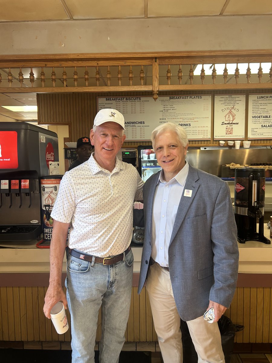 ronanders2020's tweet photo. Election Day begins with a great breakfast. #CoachforGovernor https://t.co/2Ri4AIf3Yb
