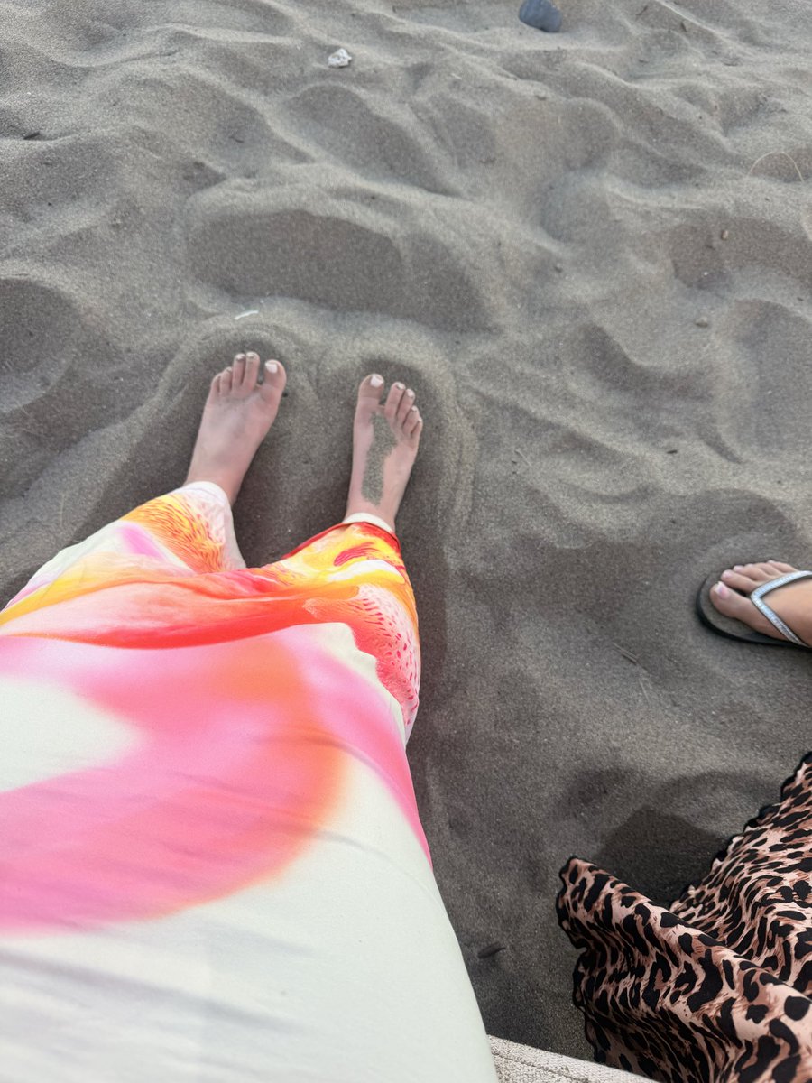 goddesslysia_'s tweet photo. I need a pathetic mutt to remove every grain of sand from in-between my toes. Teeth/mouth only https://t.co/bxm1Ec0WEQ