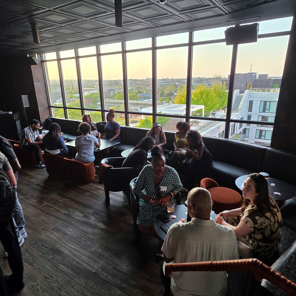 TempleAlumni's tweet photo. Thank you to our DMV Owls who joined us for our Temple Made Days Happy Hour! #OwlsAreEverywhere 🥂 🦉 🌆 https://t.co/zvN2JJ5okK