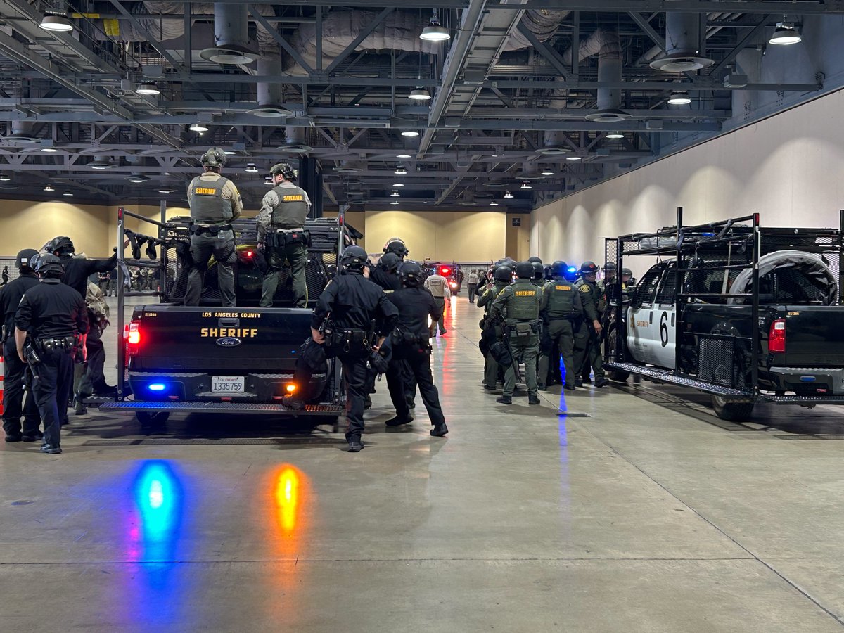 LASDHQ's tweet photo. LASD Sheriff’s Response Teams (SRT), in collaboration with the @longbeachpd, @OrangeCoSheriff, @Inglewood_PD, @AnaheimPD, @FPDPIO, and @elmontepolice participated in a multi-agency training exercise in preparation for upcoming international events, including FIFA and the Olympic Games.

The mission of the Sheriff’s Response Teams (SRT) is to respond quickly to natural disasters, acts of terrorism, and pre-planned events that are potentially life-threatening and/or disruptive to the civil well-being of the communities within Los Angeles and Orange counties. The personnel are hand-picked, well equipped, and well trained to respond to any event.

Through regional partnerships and realistic training scenarios, we’re improving coordination, preparedness, and public safety ahead of major events coming to Southern California.