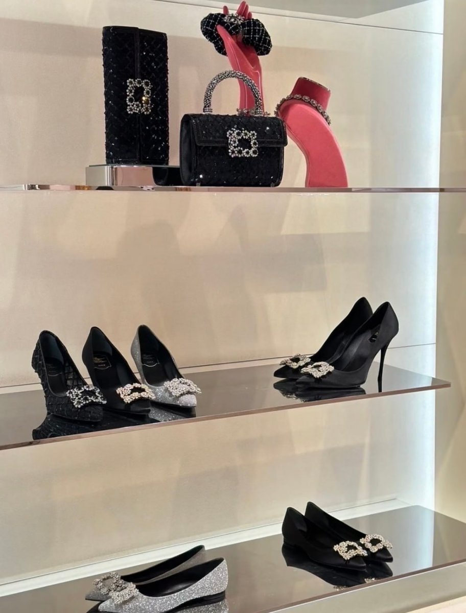 tycoonstat's tweet photo. Shopping makes a person happy. When you are stressed, go shopping. You will find your own cure. RV High Heels: So obsessed with these! Got them for half off
#rvshoes #satinhighheels #highheelcollection https://t.co/jXJnS26ncr