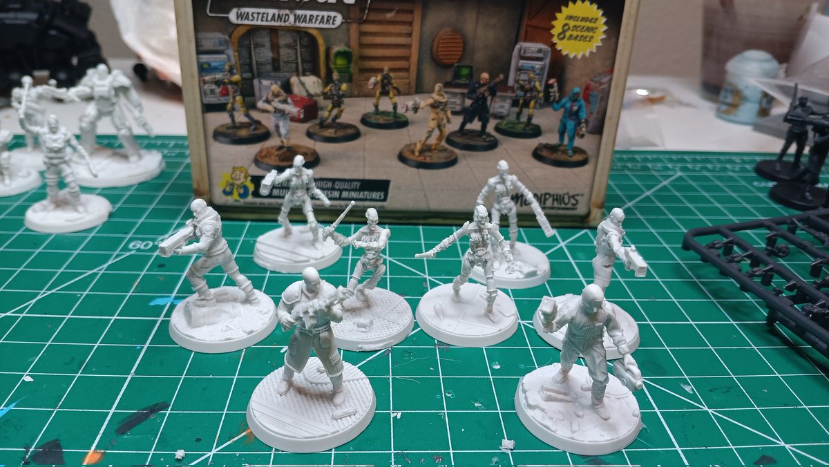 Le_Alchemist's tweet photo. I might have bought some Fallout Wasteland Warefare / (soon) Fallout: Factions Institute models yesterday, that I then built while it was storming last night https://t.co/5SWh6YvOjM