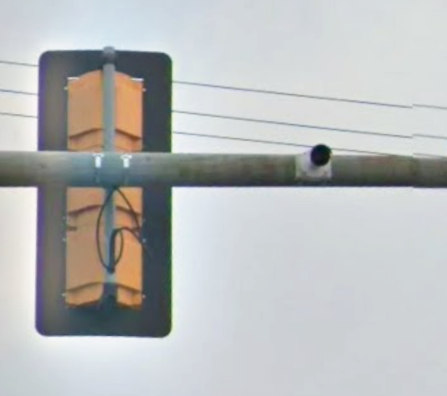 Kingolis's tweet photo. @zerosum24 In my area they are out of view behind traffic lights, and without the solar panels. https://t.co/bRvMkSNRba