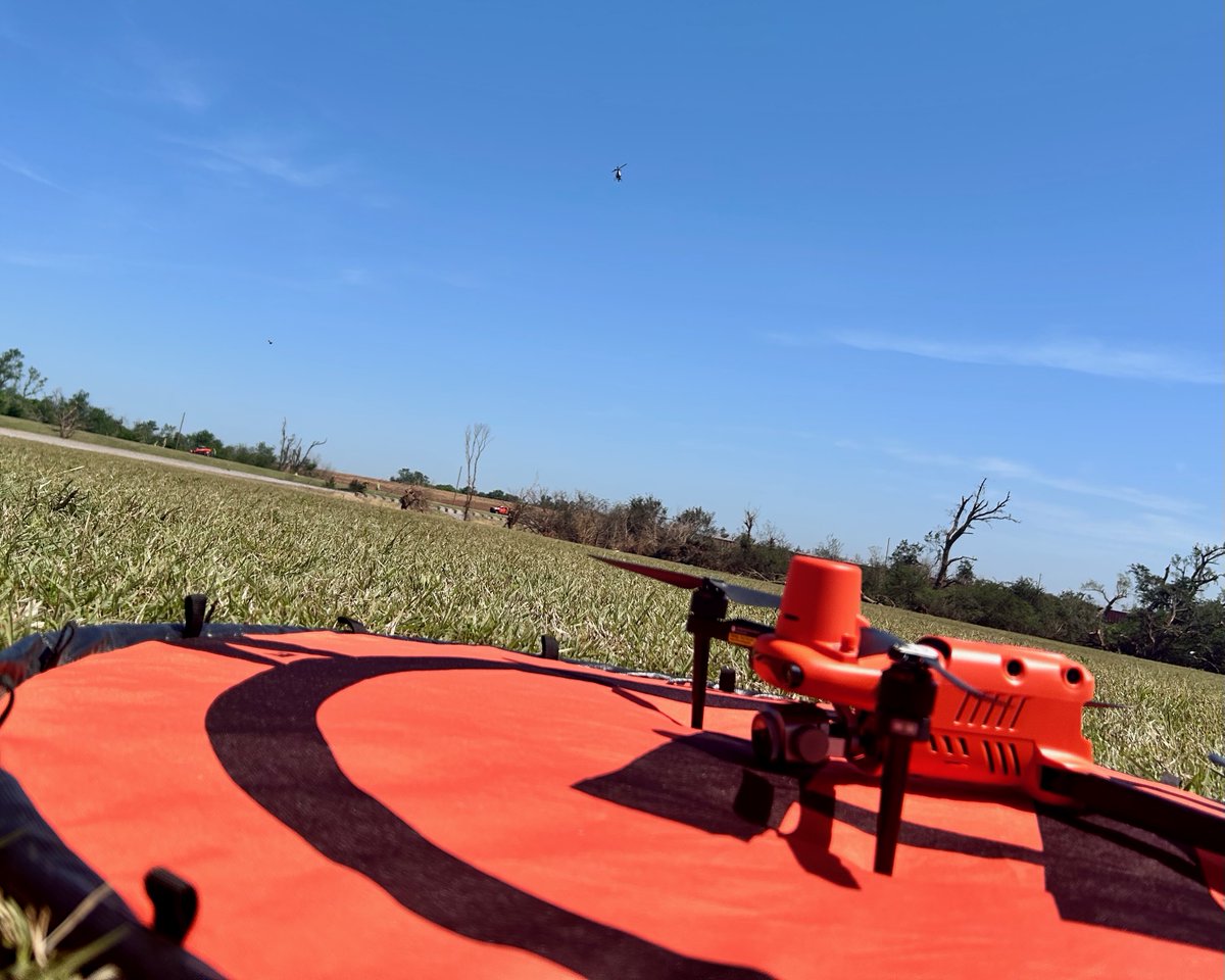 NOAANSSL's tweet photo. Tornado science doesn't stop when the funnel lifts. 👩‍🔬🌪️

From social science to drones, NSSL teams deploy to communities impacted by tornadoes in search of data that ultimately improves public safety.

SCIENCE IN THE DAMAGE PATH: https://t.co/KE0l4Jh1oC https://t.co/0JWH0UlElN