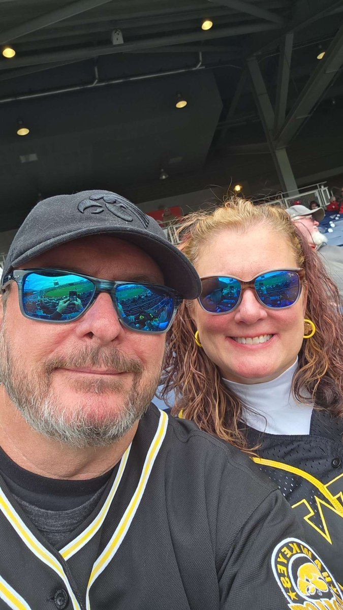 chelfish74's tweet photo. Great day for Hawkeye baseball! 💛🖤 #GoHawks #B1Gbaseball https://t.co/c4cpJA1TNf