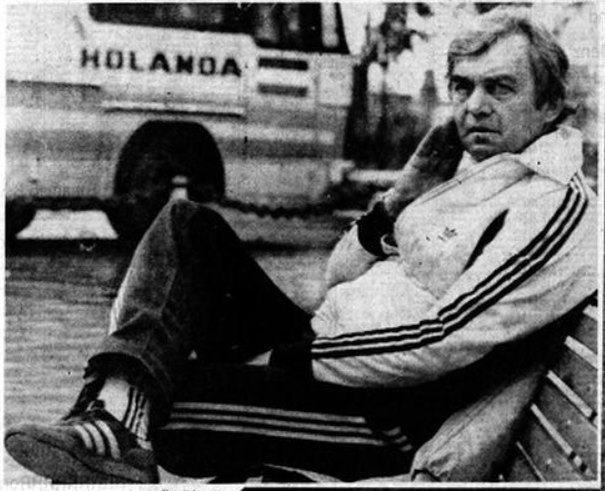BlogEFI's tweet photo. A contemplative Happel, Argentina 1978.
#Happel
#ErnstHappel
#WorldCup1978 https://t.co/nr0OugirWm