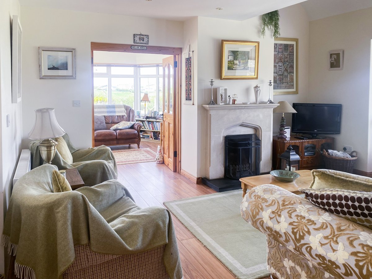 donegalcottages's tweet photo. An Teach Solas
Downings: 3 bed/sleeps 7 - free wifi - pets welcome
https://t.co/LdK1crwa6G
An Teach Solas is located at Derrycassan along the Atlantic Drive, two miles to the north of Downings village. https://t.co/UVDzKJbNcS