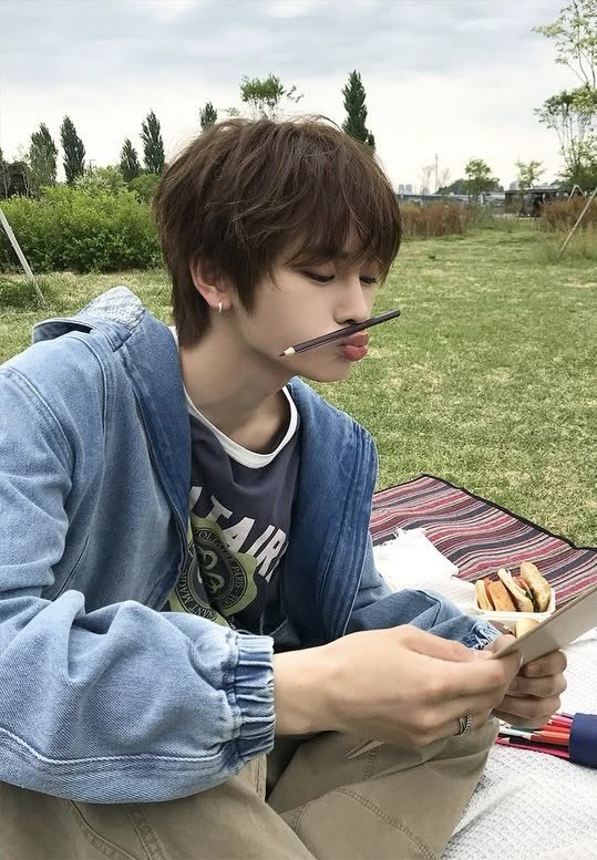 수줍은 예쁜 아기 안신 tweet media