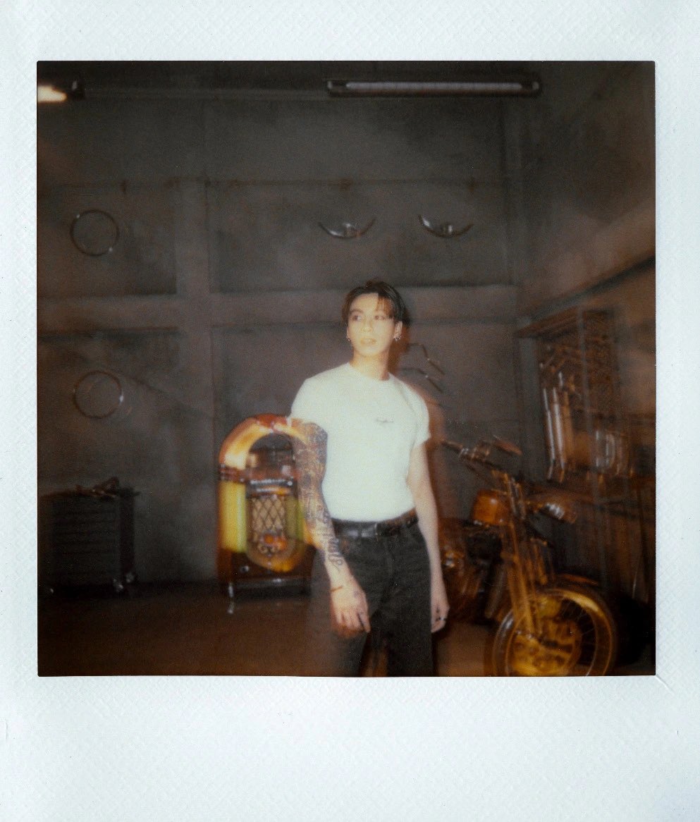 JeonJungkook_BR's tweet photo. LINDO DEMAIS! Polaroids exclusivas de Jungkook para CKJK via Billboard Brasil 📸

#CKJK #JUNGKOOKxCALVINKLEIN https://t.co/L2joIZ8gYN