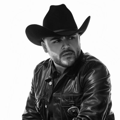 Circulo_Network's tweet photo. Gerardo Ortíz será vetado de futuras presentaciones en Querétaro luego de no respetar el acuerdo de no interpretar canciones que hagan apología del delito durante su presentación en la feria del grano y la cantera en el municipio de Pedro Escobedo. https://t.co/rqVAKnkAzd