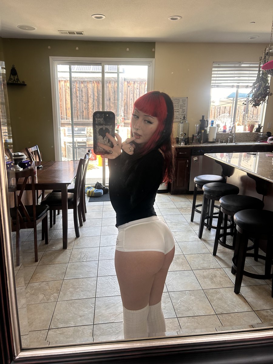 devilish woman tweet media