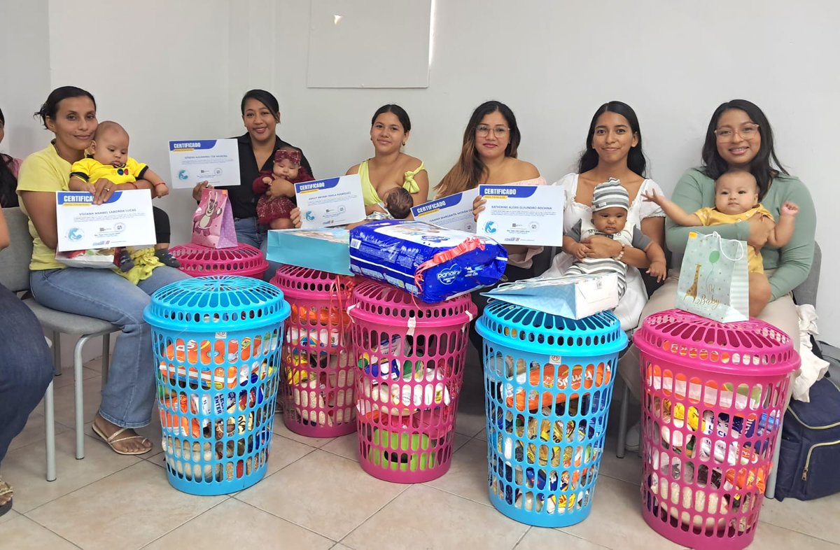 DPS_LosRios's tweet photo. #Babahoyo | Con música, poesía y otras muestras de gratitud, reconocemos la labor de las madres lactantes que permanentemente colaboran con el Banco de Leche Humana, del Hospital General Martín Icaza, en conmemoración del Día Mundial de Donación de Leche Materna. https://t.co/1RdWVNNIiq