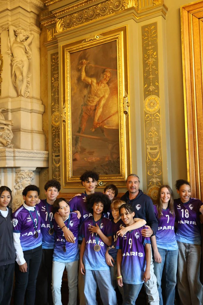 egregoire's tweet photo. Ce soir à l'Hôtel de Ville, nous célébrons toutes les sportives, parasportives, sportifs et parasportifs qui ont porté haut les couleurs de Paris cette saison !

Des victoires, des médailles, des trophées… et surtout un état d'esprit : engagement, persévérance, esprit d'équipe, des modèles pour notre jeunesse ! 

Paris est fière de vous !