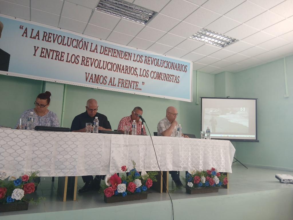 odalmis_sanchez's tweet photo. Con un homenaje  a José Martí, en el 131 aniversario de su muerte, realiza activo de la militancia el sector de Energía y Minas en #SantaCruzDelNorte.
#MartíEntreNosotros
#CubaViveEnSuHistoría 
#SomosContinuidad 
#CubaestáFirme https://t.co/fUJm4vexJy