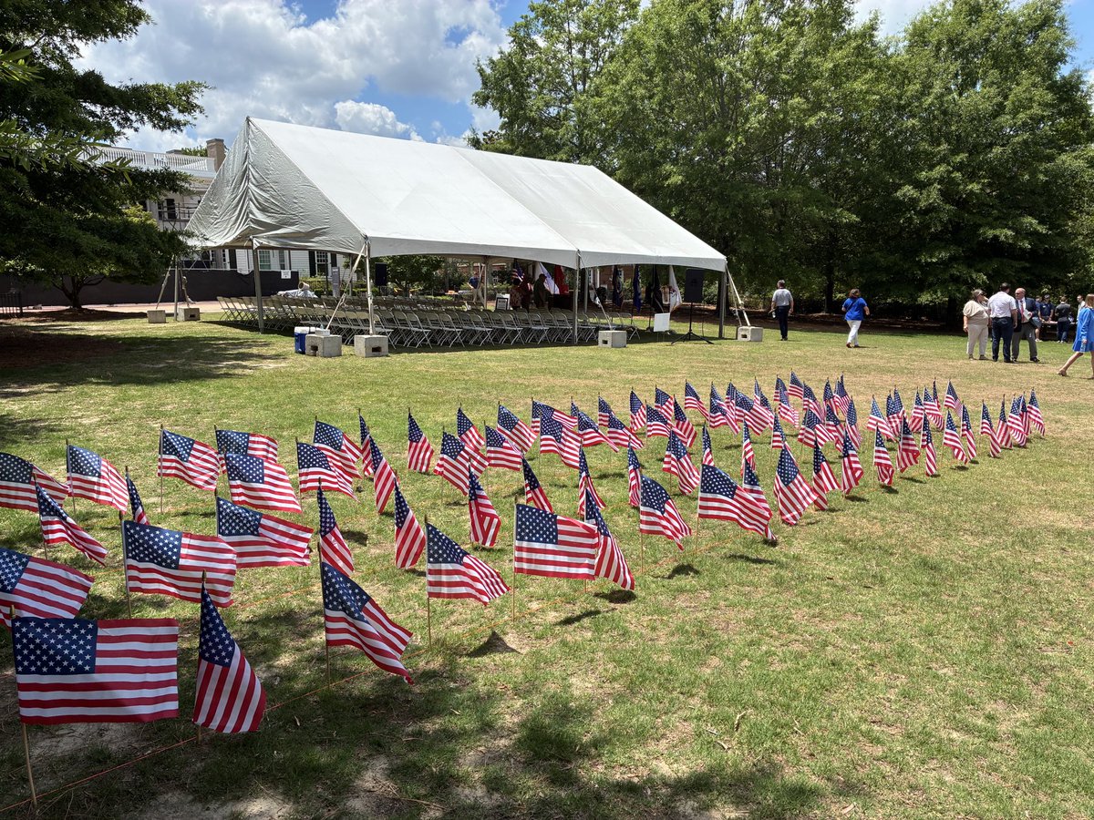 ronanders2020's tweet photo. AU Memorial Day Observance. “Each flag represents a life lost in service, forming a powerful display of remembrance and gratitude”. @AuburnU @CityofAuburn https://t.co/6rQa9kcJPf