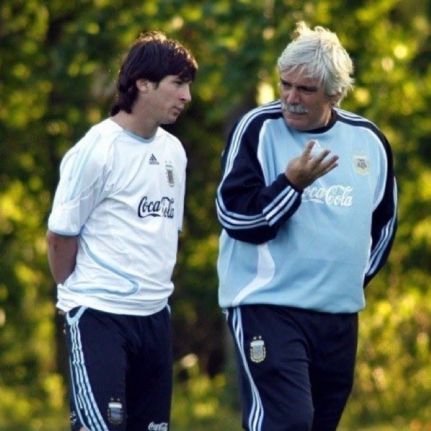 CrewsMat10's tweet photo. 🚨🎙️ Gerardo Salorio (former Argentina physical trainer):

“After winning the World Cup in Qatar, Messi shared the prize money equally among the entire staff. including cleaners and cooks. He didn’t take a penny for himself.”

Greatness beyond football. 🐐🇦🇷 https://t.co/wvYC4gEggK