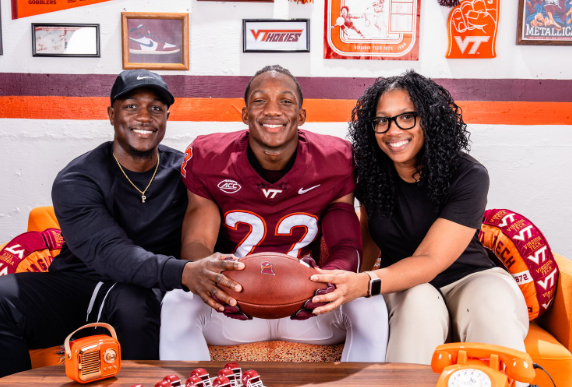 VTScoop247's tweet photo. 🚨 BREAKING 🚨

4-star RB Javian Jones-Priest commits to the #Hokies!

The speedy back out of Texas rushed for over 1,100 yards last season. He chose VT over SMU, Oregon, Florida, &amp; others. https://t.co/pocaTUql4d