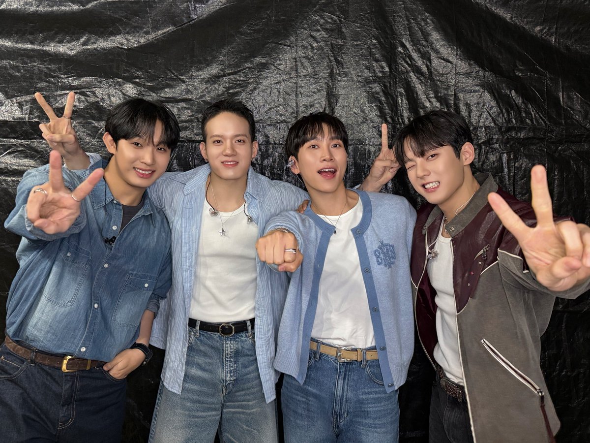 BTOPINK tweet media