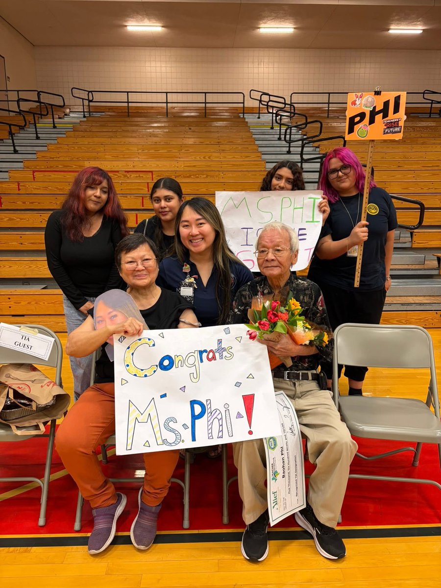 baohanphi's tweet photo. Feeling extra loved after our TIA celebration! https://t.co/WJOFWKJdsI