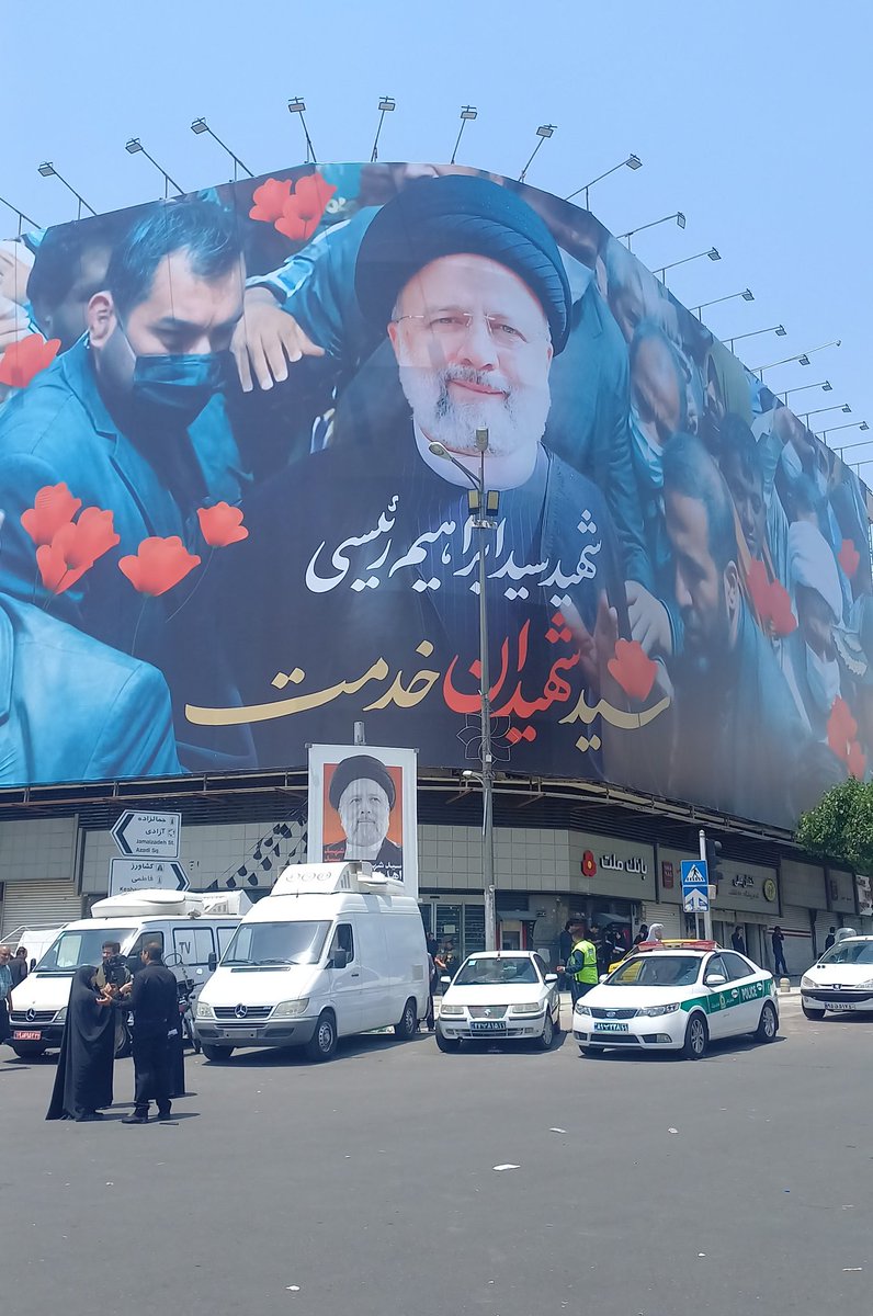 zeynab_83s's tweet photo. آن روزی که به اقامه رهبرشهید بر پیکرت نماز خواندیم،
فهمیدم " دلم برای رئیسی سوخت" یعنی چه...
#شهید_رئیسی https://t.co/uEMAUqpUrY