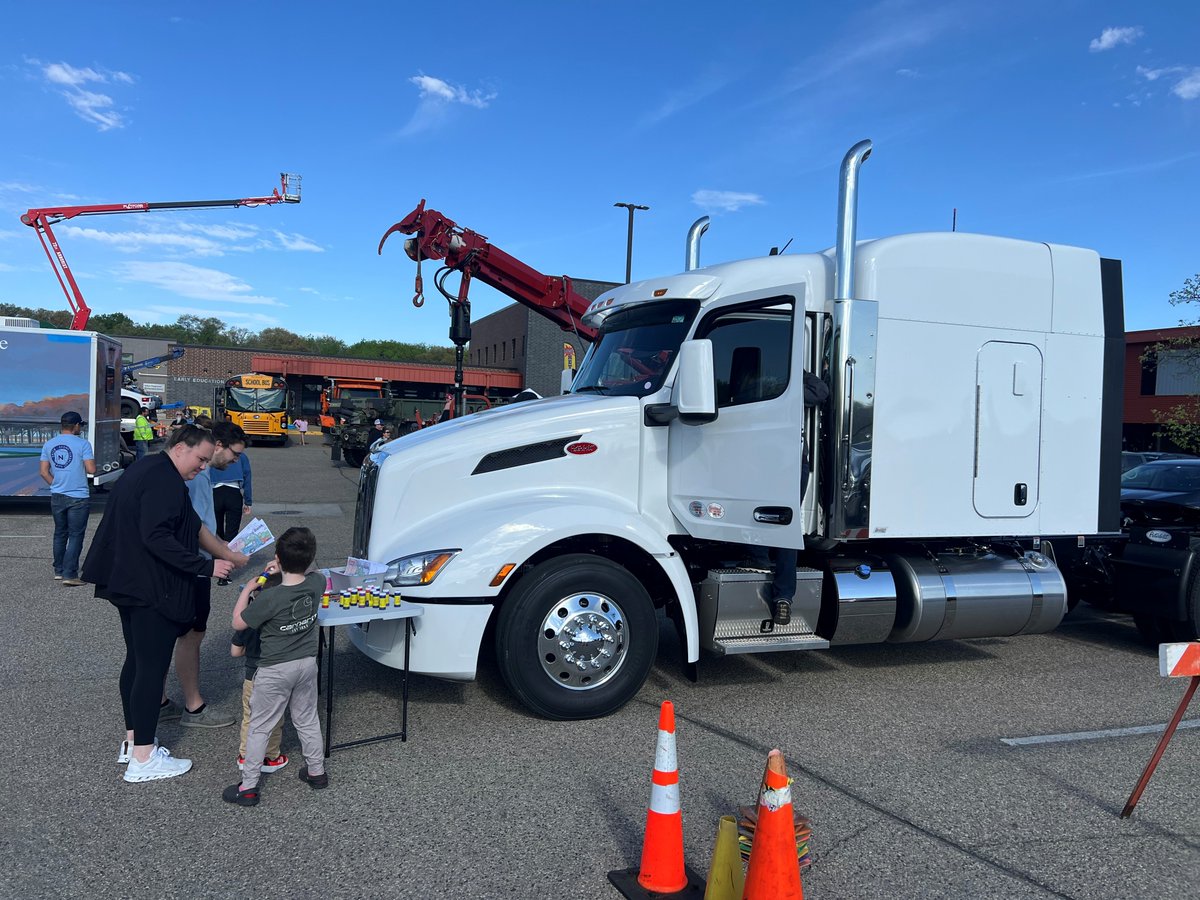 Allstate Peterbilt Group tweet media