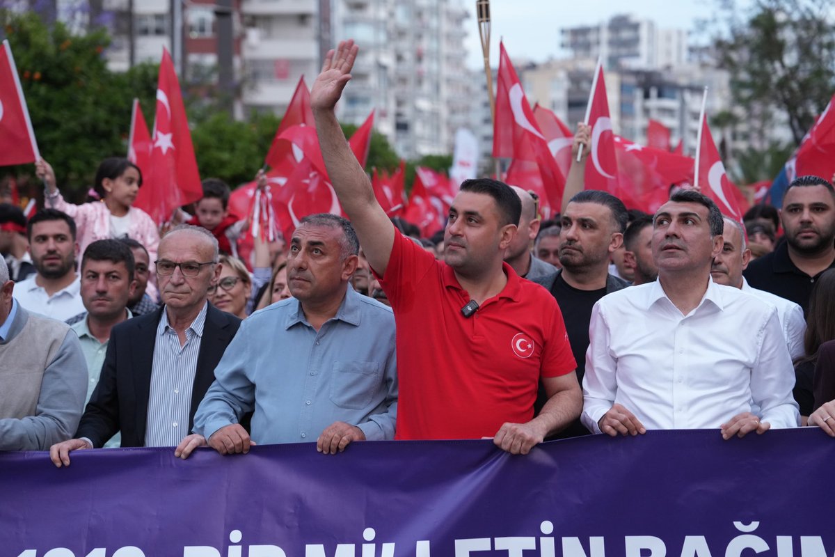 emrahkozay01's tweet photo. Ne güzel bir akşamdı Adana! 🇹🇷🔥

Belediyemiz ev sahipliğinde, Adana Büyükşehir Belediyesi ile Seyhan, Yüreğir ve Ceyhan Belediyelerimizle ortaklaşa düzenlediğimiz 19 Mayıs Gençlik ve Spor Bayramı etkinliklerimizde binlerce hemşehrimizle aynı heyecanı paylaştık…

Meşalelerimizle yürüdük, marşlarımızı hep bir ağızdan söyledik, gençliğin enerjisini meydanlara taşıdık. 
Simge konseriyle de bu büyük coşkuyu zirveye çıkardık.
19 Mayıs’ın bağımsızlık ruhunu, birlik ve beraberliğin gücüyle hep birlikte yaşadık.

Bu anlamlı gecede bizlerle olan, meydanları dolduran tüm hemşehrilerimize teşekkür ediyorum ❤️🤍