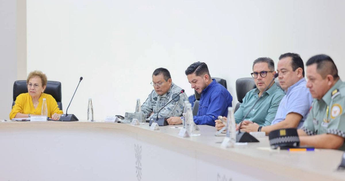 _RMora87's tweet photo. Durante la sesión de la Mesa de Coordinación para la Construcción de la Paz en Chilpancingo, se evaluaron las acciones de seguridad del fin de semana. Gracias al trabajo conjunto de los tres órdenes de gobierno, se reportó saldo blanco en Acapulco tras una gran afluencia. https://t.co/3aE6GDDcZ2