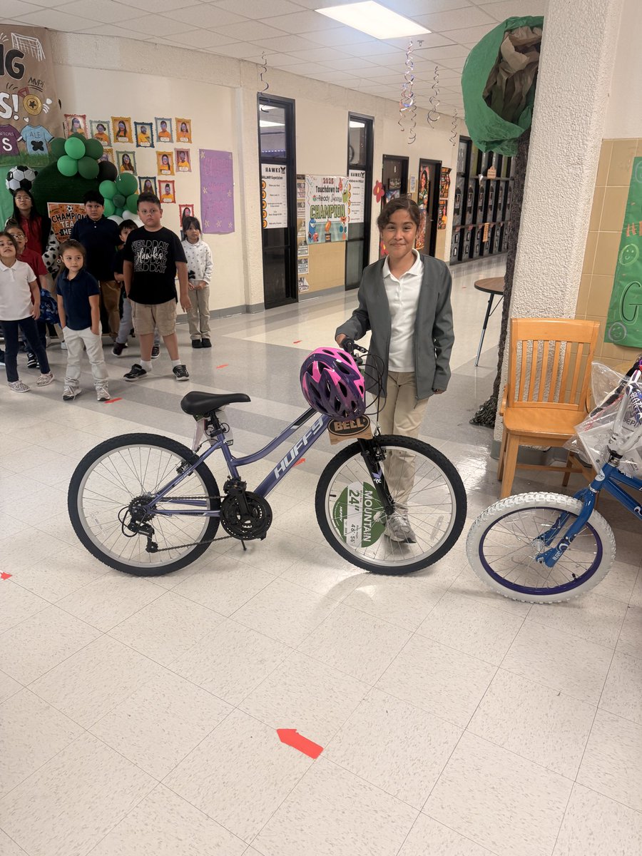 Freeman_Hawks's tweet photo. So thankful for Officer Sommers and his incredible generosity in donating 32 bikes to 32 very deserving students who crushed their goals! Today was more than bikes — it was a reminder to our students that hard work, perseverance, and dedication matter. The smiles said it all 💙 https://t.co/Du0XkTe1kf