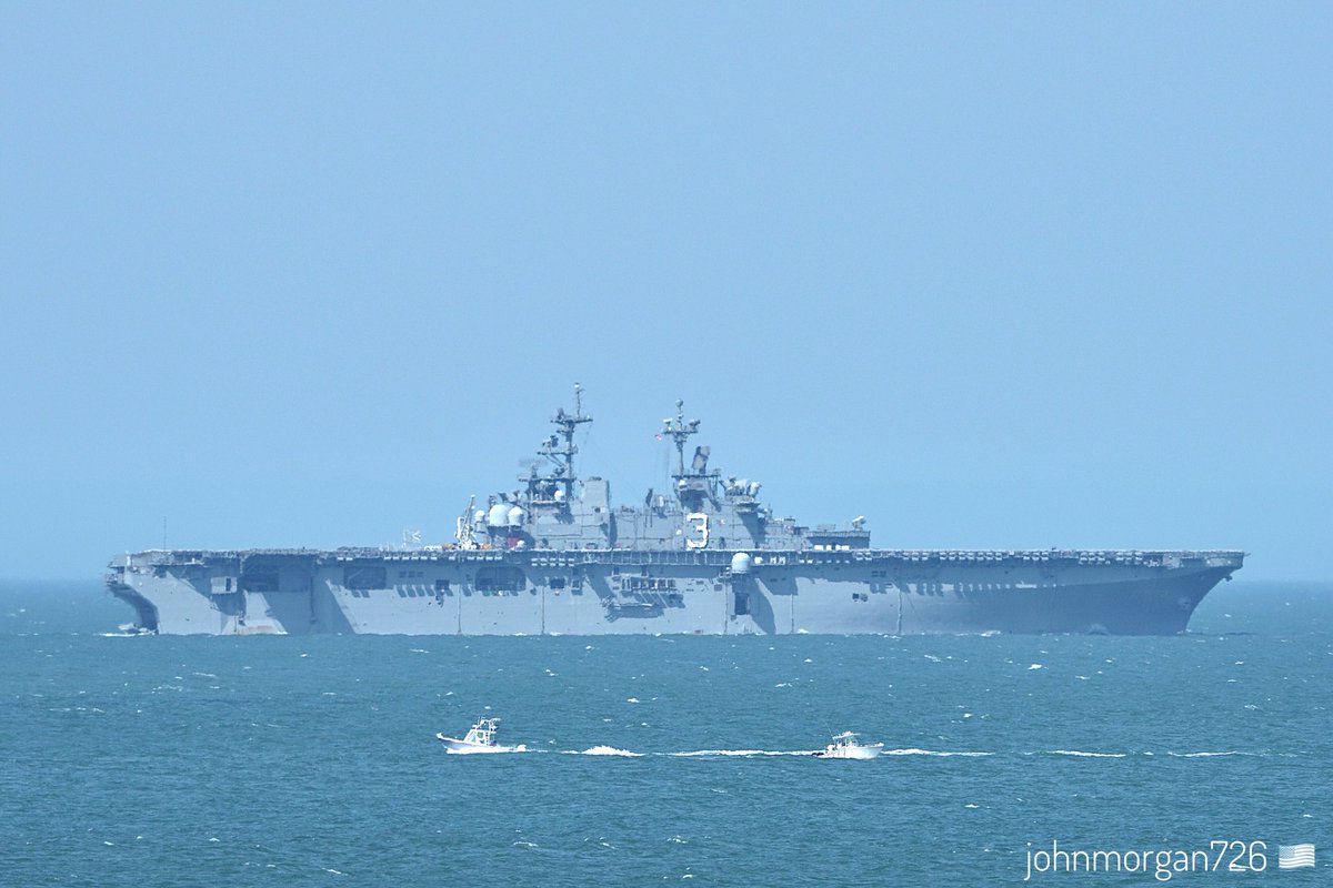 johnmorgan726's tweet photo. The USS KEARSARGE (LHD-3) 🇺🇸 Wasp-class amphibious assault ship four miles off the coast of Virginia Beach after leaving Naval Station Norfolk (NOB) Virginia. #UnitedStatesNavy #ShipsInPics #LHD3 #USSKearsarge https://t.co/tyiuiRPEql