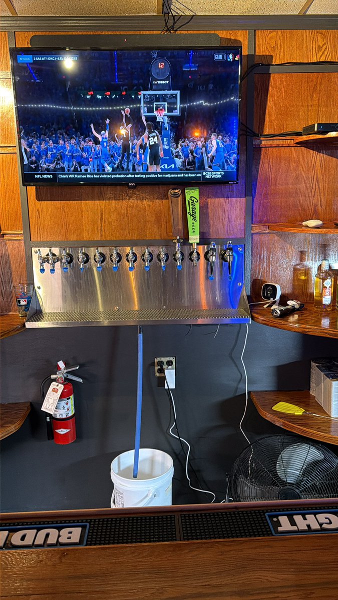 OriginalZach's tweet photo. @drinkgaragebeer just realized you couldn’t message.  We did it anyway. Love you Garage Beer. ❤️ https://t.co/a32gnmvY16