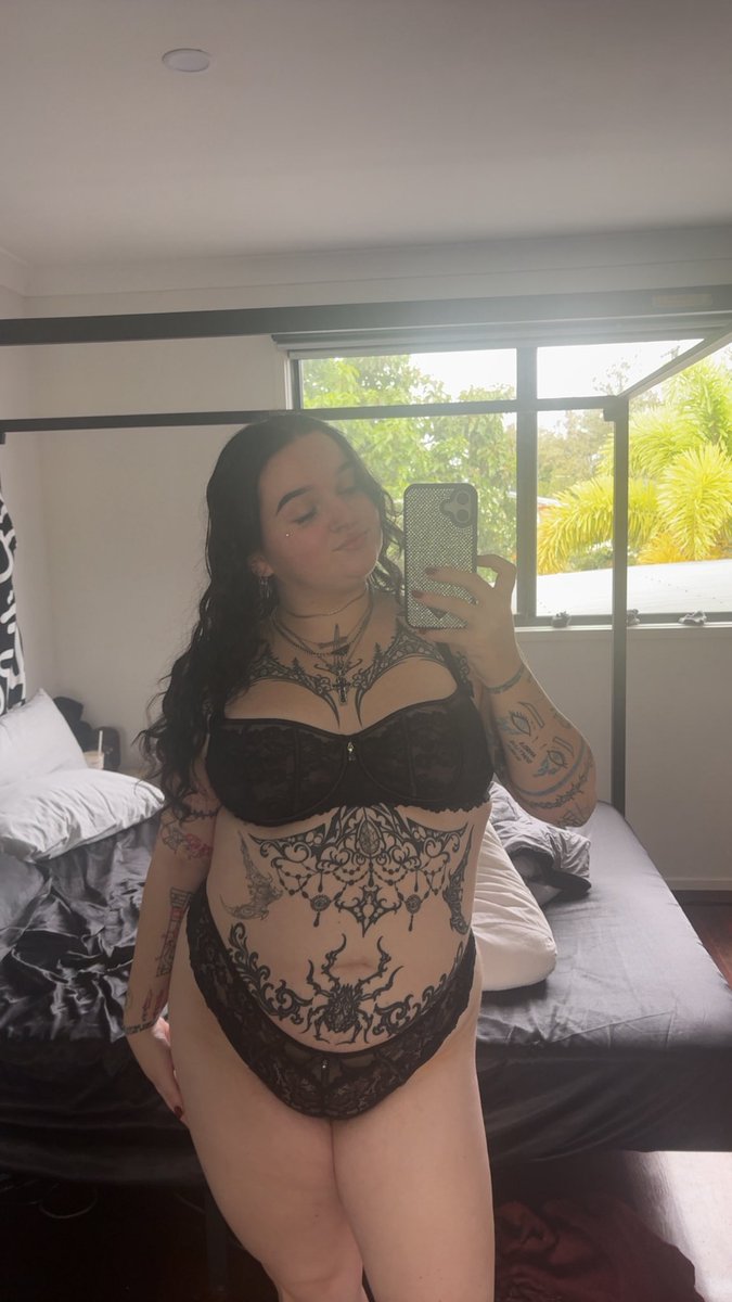 cum slut tweet media