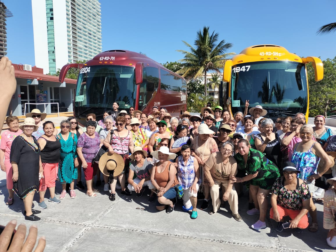 DIFCoah's tweet photo. Entre sonrisas, convivencia y nuevas experiencias, personas mayores de los grupos de empacadores voluntarios y comedores disfrutaron de un viaje de campamento en Mazatlán, fortaleciendo los lazos de amistad y compartiendo momentos llenos de alegría. 🌊☀️ https://t.co/AiaeCgWMQE