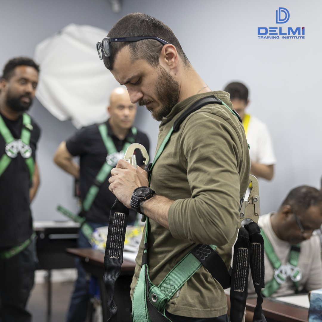 DelmiTraining's tweet photo. 𝗘𝘃𝗲𝗿𝘆 𝗽𝗿𝗼𝗳𝗲𝘀𝘀𝗶𝗼𝗻𝗮𝗹 𝗱𝗲𝘀𝗲𝗿𝘃𝗲𝘀 𝘁𝗼 𝗿𝗲𝘁𝘂𝗿𝗻 𝗵𝗼𝗺𝗲 𝘀𝗮𝗳𝗲𝗹𝘆!

#WorkingAtHeights #FallProtection #DelmiTraining #SafetyTraining https://t.co/YKKtaClQ6X