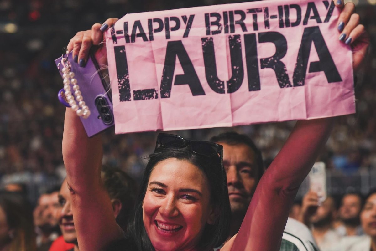 Laura Pausini tweet media