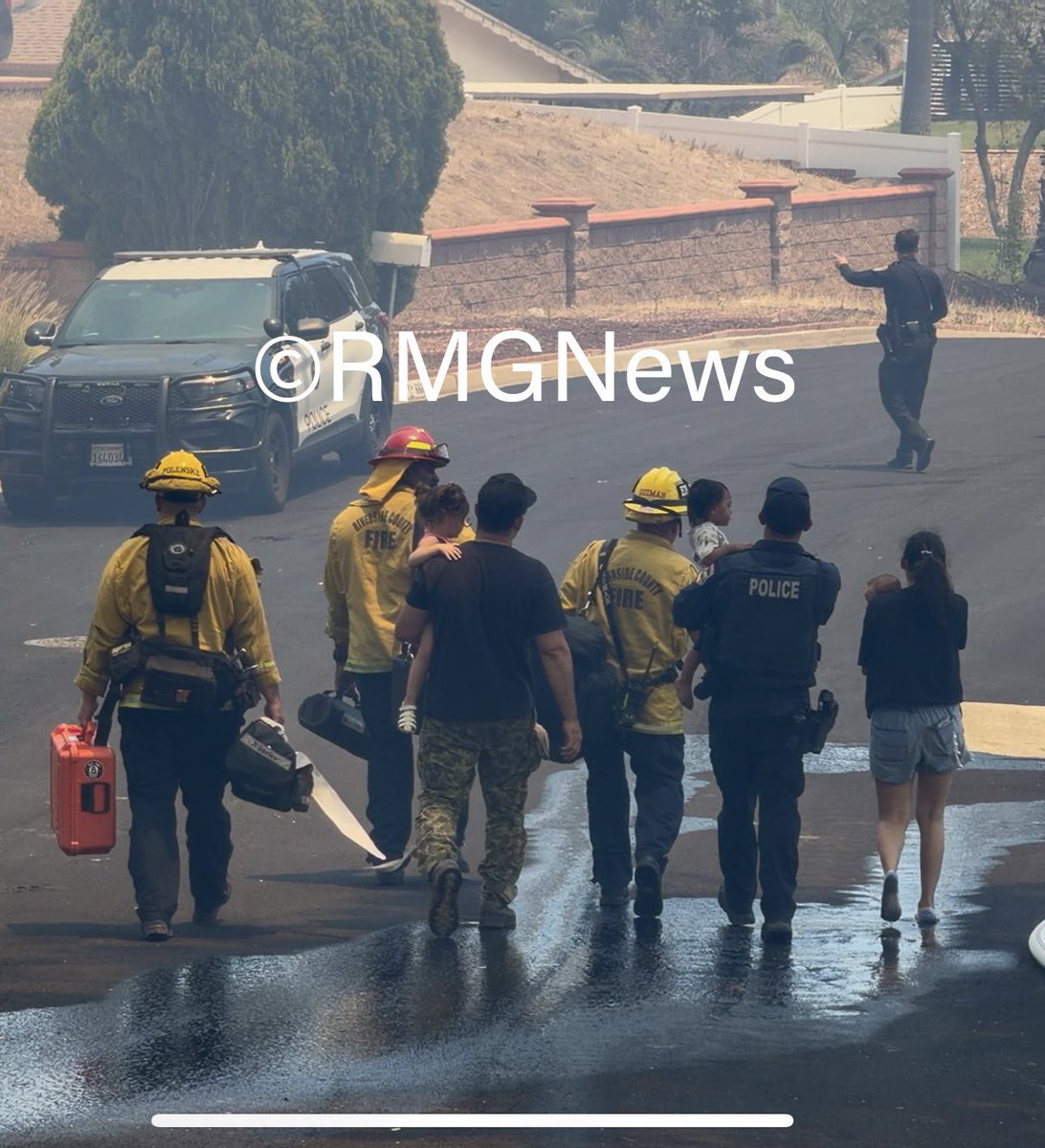 FirePhotoGirl tweet media